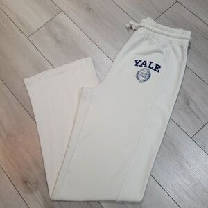 Yale University Women's Cotton Blend Sweatpants Small Cream Casual Collegiate